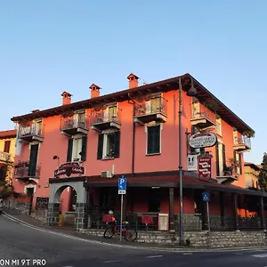 Azzano Holidays Couette-café Mezzegra
